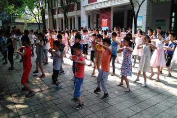 城郊二小陈庄小学举行广播操比赛